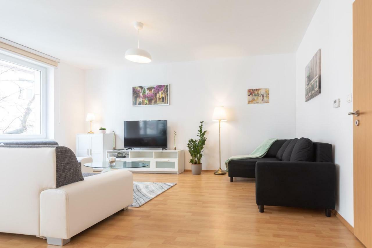 Spacious Apartment In The Old Town Of Bratislava Exterior foto